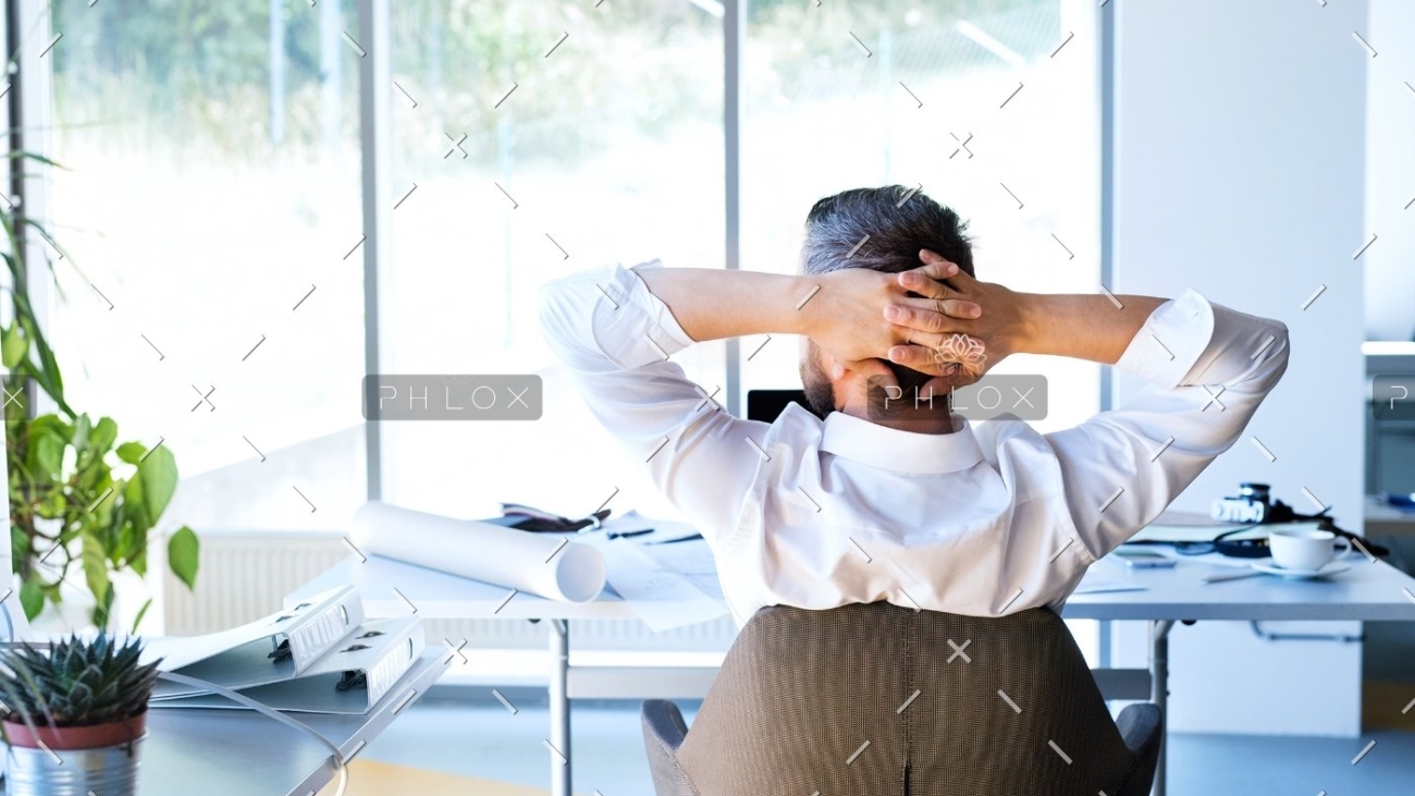 demo-attachment-174-Businessman-at-the-desk-in-his-office-resting.