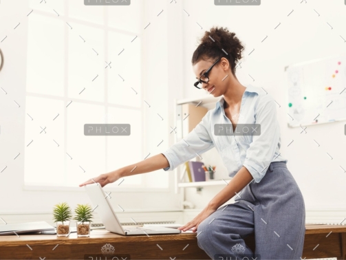 demo-attachment-184-business-woman-opening-laptop-at-office-PU4ZAGW