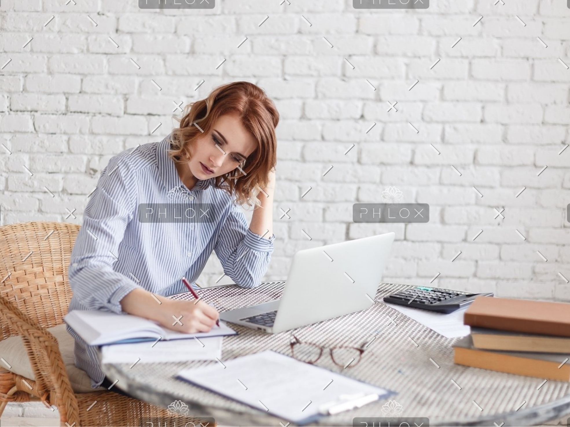 demo-attachment-159-woman-freelancer-female-hands-with-pen-writing-on-P369BAX1